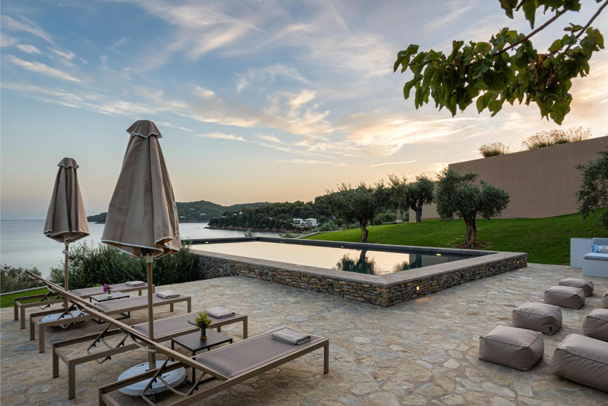 Pelagoon Skiathos Achladies  Rom bilde